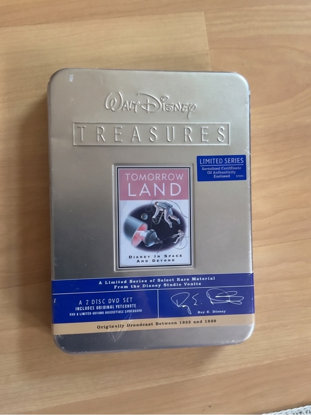 Disney Treasures Tomorrowland Silver Tin Set